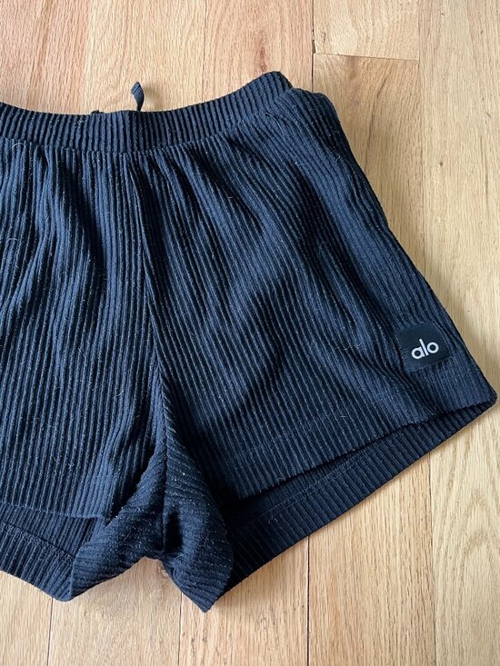ALO Yoga Pants - Alo Yoga Micro Corduroy On Duty Short — Black, Size S